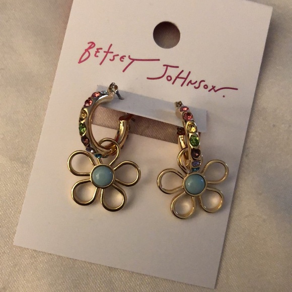 Betsey Johnson Love Fest Huggie Hoop Earrings With Open Frame Daisy Charm NWT - Picture 8 of 14